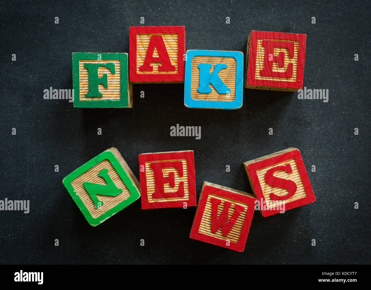 Bambino giocattolo blocca l'ortografia delle parole. Foto Stock