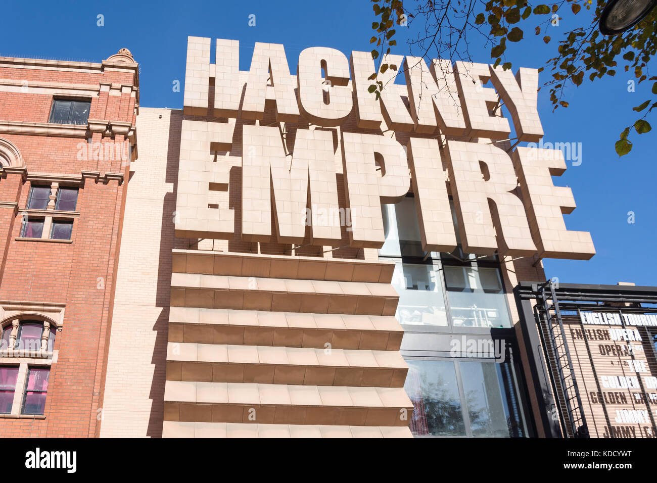 Facciata di Hackney Empire, Mare Street, Hackney Central London Borough of Hackney, Greater London, England, Regno Unito Foto Stock