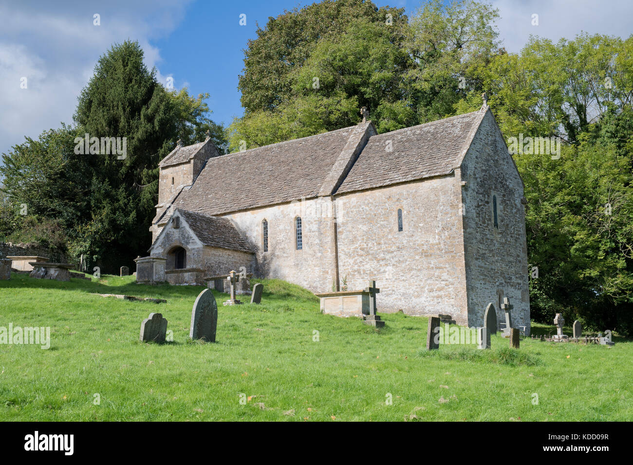 St Michaels chiesa sassone a Duntisbourne rouse, Cotswolds, Gloucestershire, Inghilterra Foto Stock