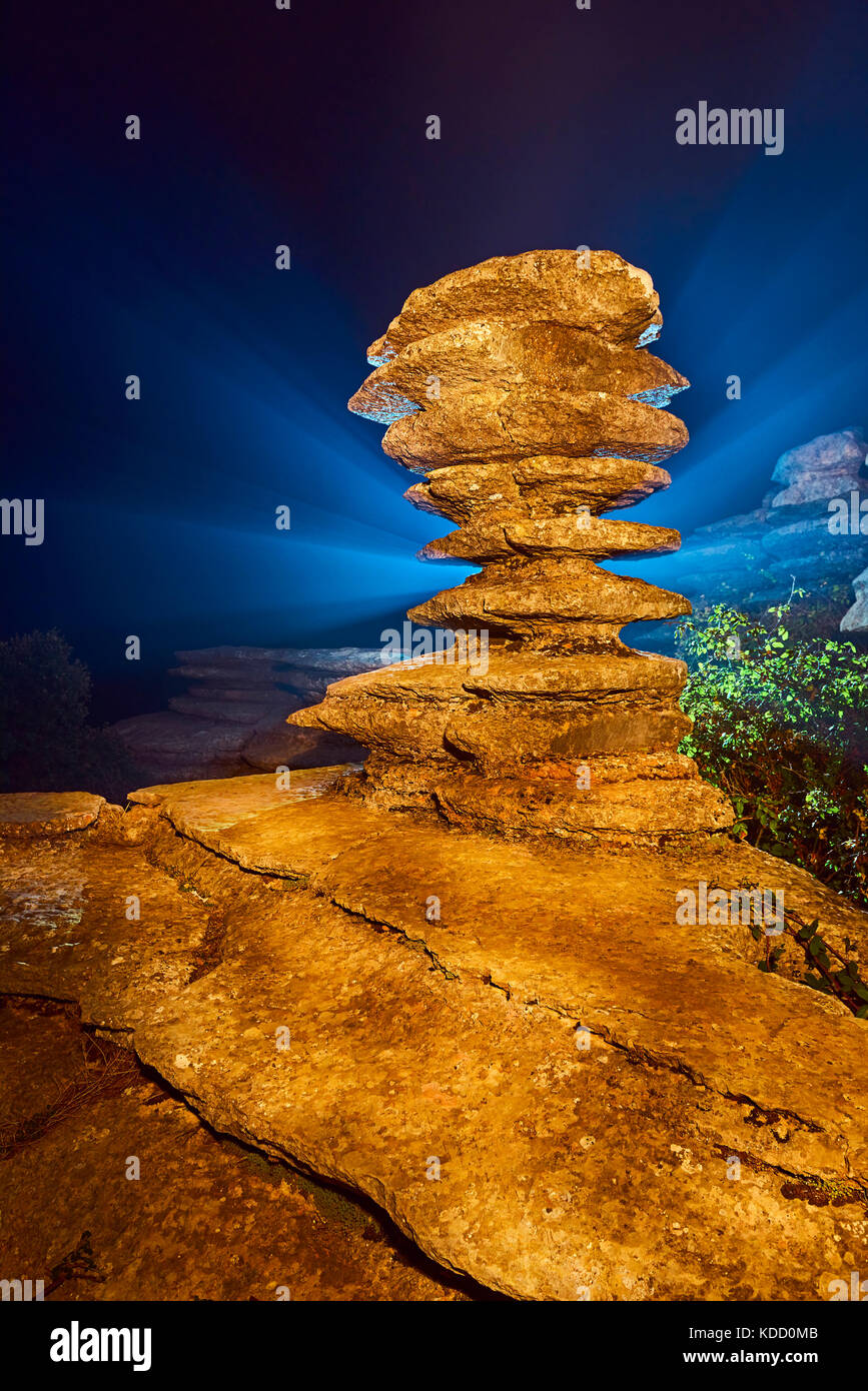 La vite, el perrnillo, monunment naturale, nebbia, torcal de antequera, erosione lavorando su jurassic calcari, provincia di Malaga, Antequera, patrimonio mondiale Foto Stock