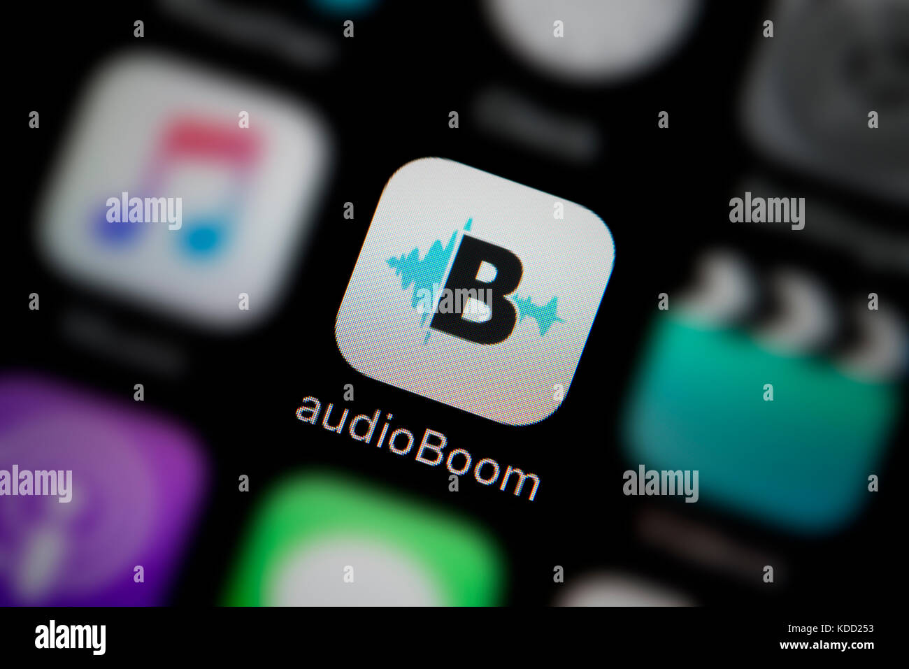 Una inquadratura ravvicinata del logo che rappresenta Audioboom Icona app, come si vede sullo schermo di un telefono intelligente (solo uso editoriale) Foto Stock