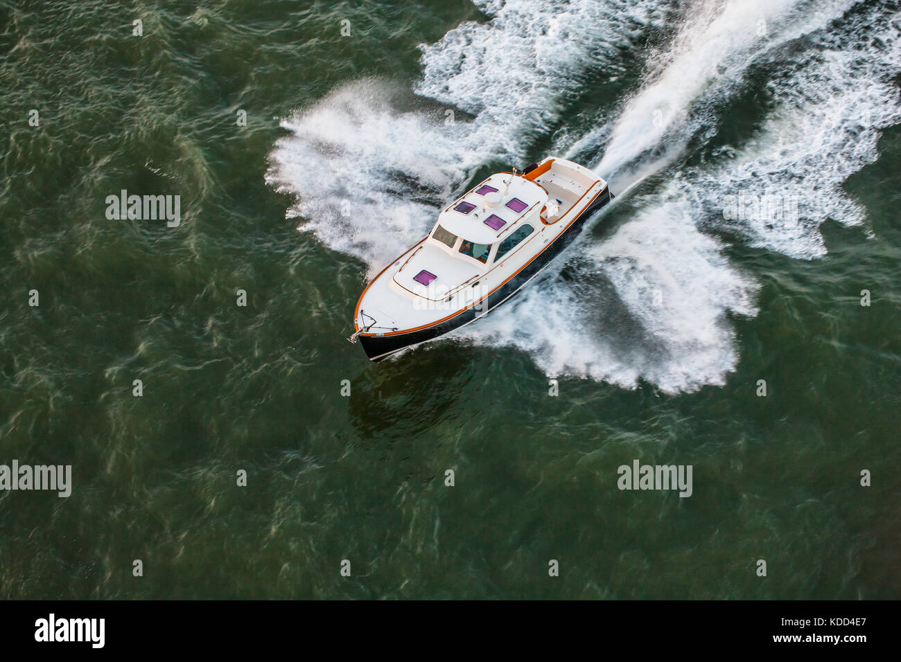 Barca veloce da sopra, East River New York Foto Stock