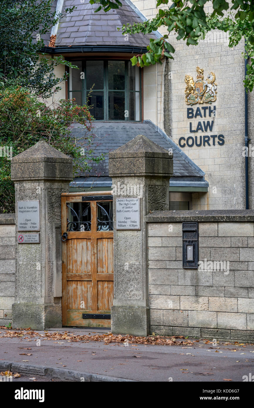 L'esterno della corte di Bath Magistrates Foto Stock