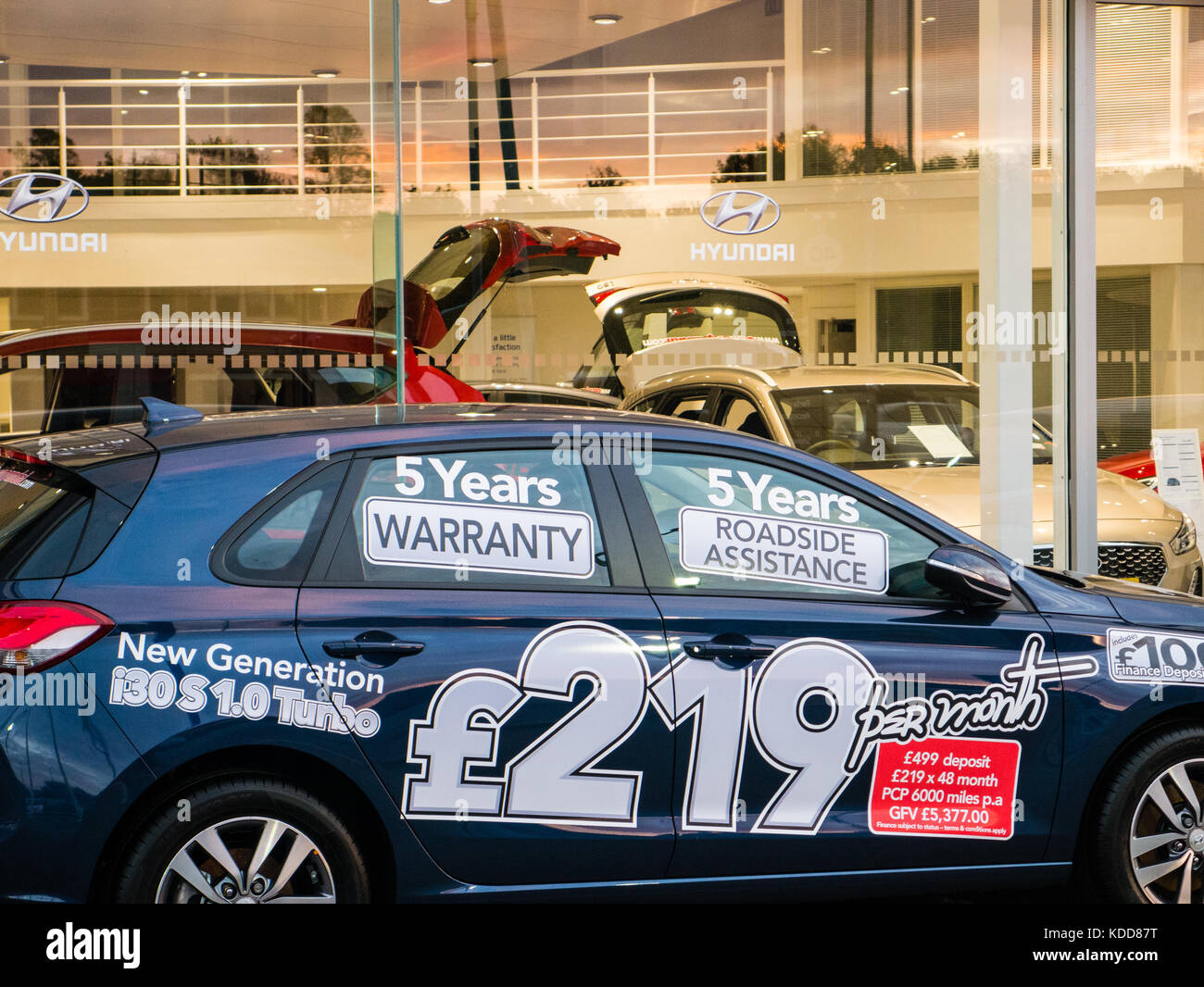 Hyundai Concessionaria Auto, showroom, Reading, Berkshire, Inghilterra, Regno Unito, GB. Foto Stock