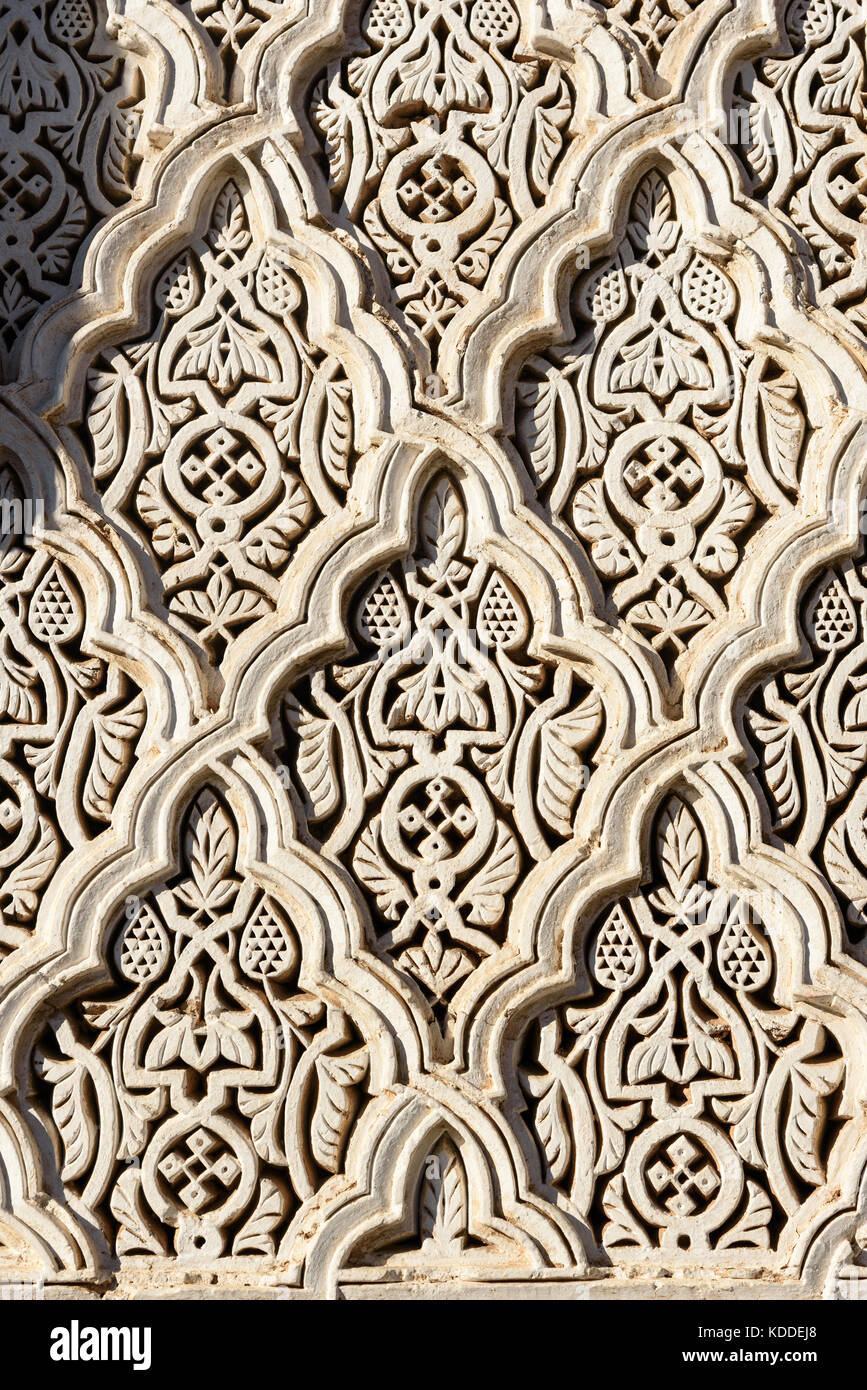 Dettagli scolpiti di Zawiya Sidi Bel Abbes moschea di Marrakech, Marocco Foto Stock