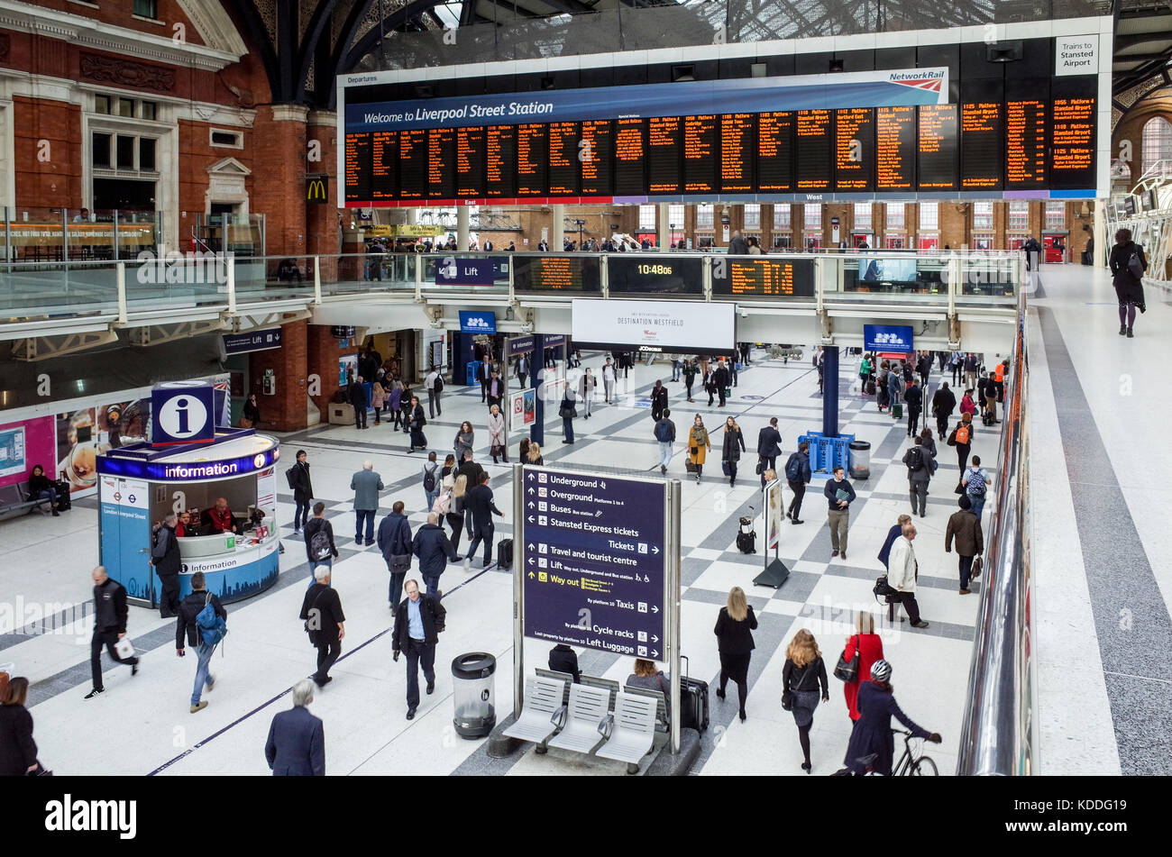 Londra Liverpool Street Principale Stazione Ferroviaria Concourse Foto Stock