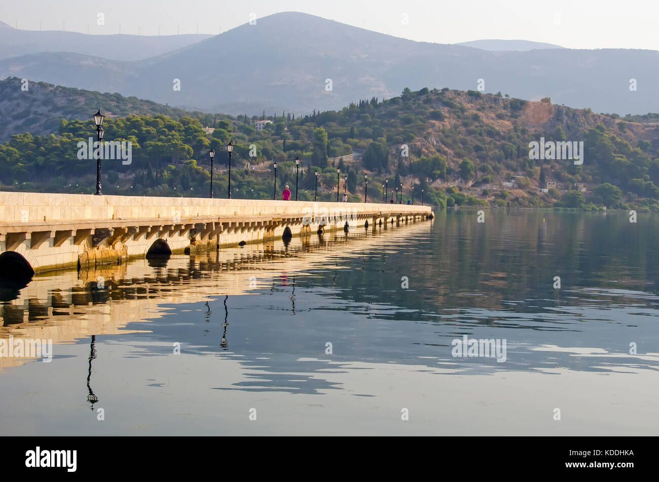 Argostoli Grecia storica De Bosset (Drapano) ponte pedonale è uno dei più lunga d'Europa ponti in pietra, Cefalonia, Cefalonia, Isole Ionie, Gree Foto Stock
