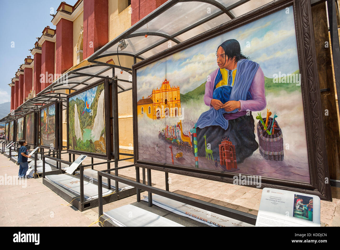14 aprile 2014 San Cristobal de las Casas, Messico: Interessanti affreschi di strada che raffigurano la ricca storia indigena, le tradizioni e il cultur Foto Stock