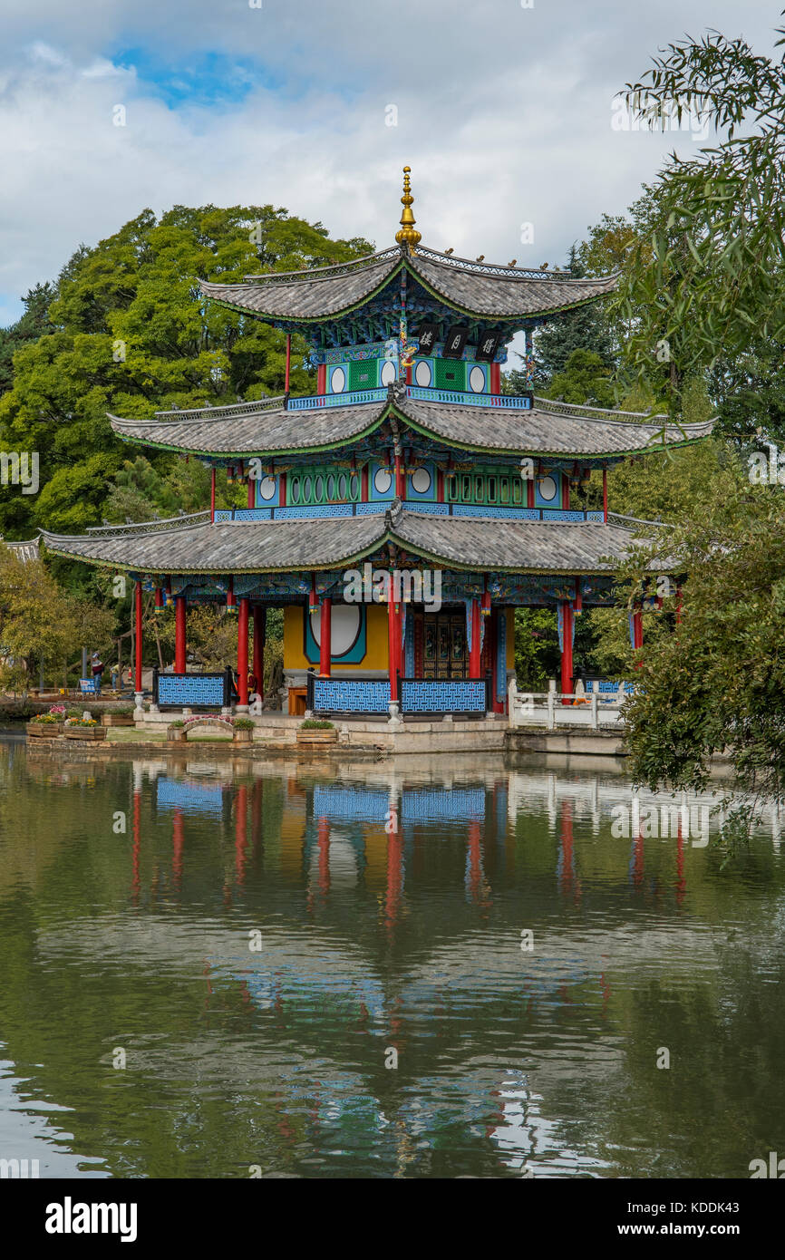 Imperatore Jade Pavilion, il drago nero piscina, parco, lijiang, Yunnan, Cina Foto Stock