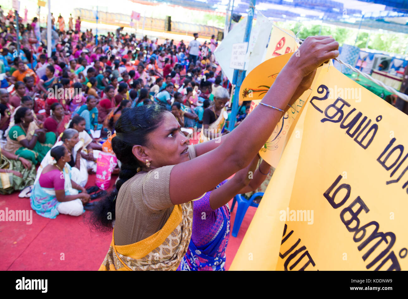 La ventunesima edizione la solidarietà femminile Festival presso AVAG. Una potenza pranzo evento con 5000 donne dal Bio-regione di Auroville unendo le feste! Foto Stock