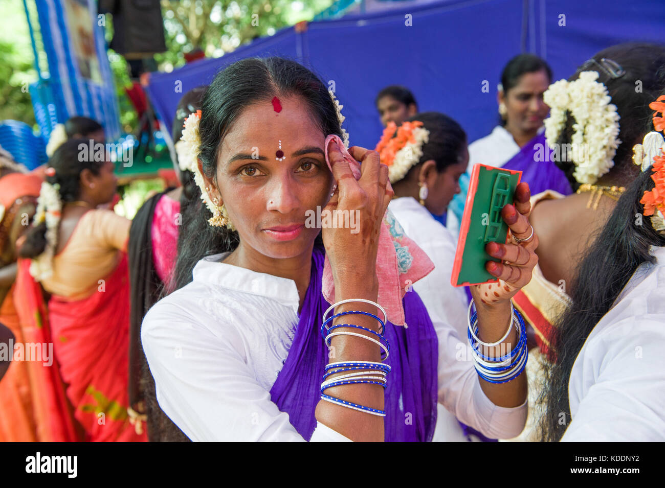 La ventunesima edizione la solidarietà femminile Festival presso AVAG. Una potenza pranzo evento con 5000 donne dal Bio-regione di Auroville unendo le feste! Foto Stock
