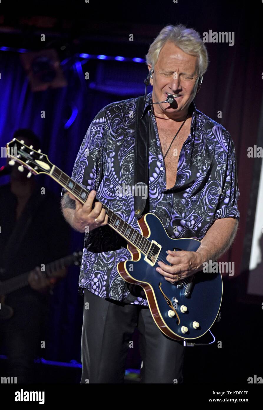 New york, ny, Stati Uniti d'America. Xii oct, 2017. graham russell sul palco per mandata aria in concerto a bb kings, B.B. King Blues Club and Grill, new york, ny ottobre 12, 2017. Credito: derek storm/everett raccolta/alamy live news Foto Stock