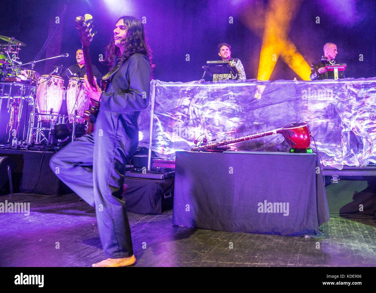 Detroit, MICHIGAN, Stati Uniti. 4 Ott 2017. ERIC HILTON, ASHISH VYAS e ROB GARZA della Thievery Corporation si esibiscono al Fillmore di Detroit, MI. Credit: Alexis Simpson/ZUMA Wire/Alamy Live News Foto Stock