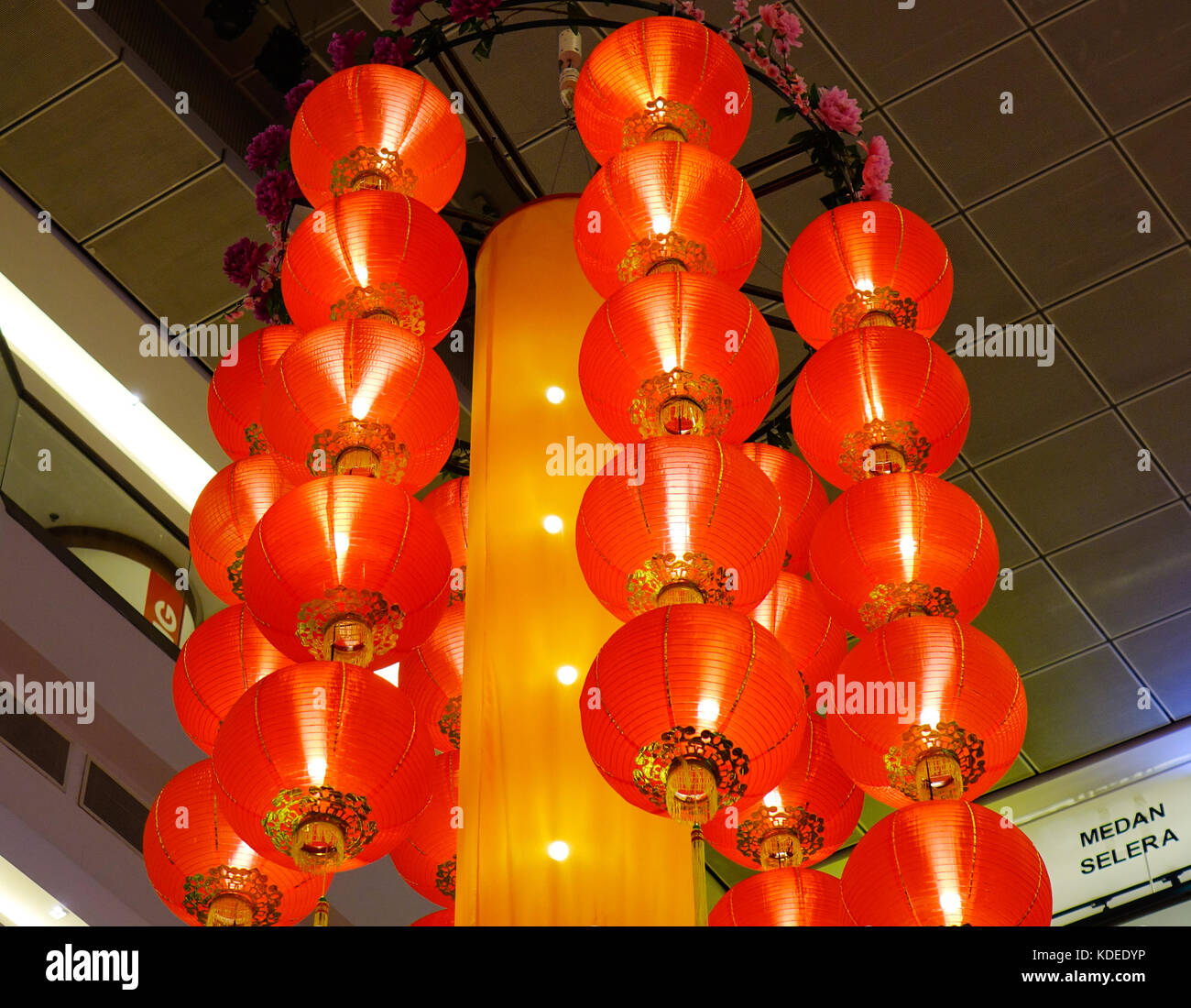 Kuala Lumpur, Malesia - 2 Gen, 2017. Le lanterne cinesi in un centro commerciale di Kuala Lumpur (Kl), Malaysia. kl è la sesta città più visitata al wor Foto Stock