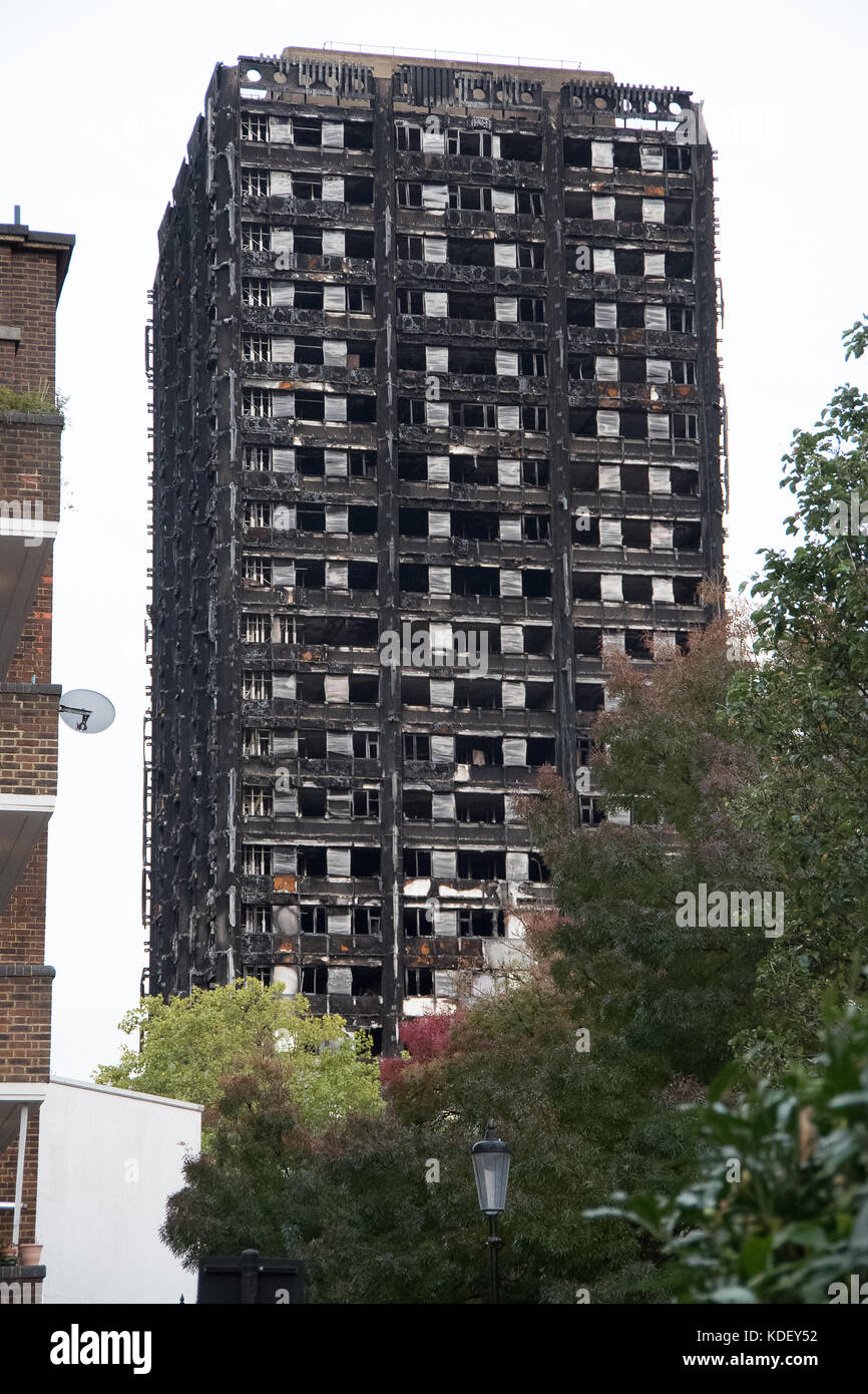 Grenfell a torre di appartamenti Latimer Road Londra 6 Ottobre 2017 3 mesi dopo l'incendio Foto Stock