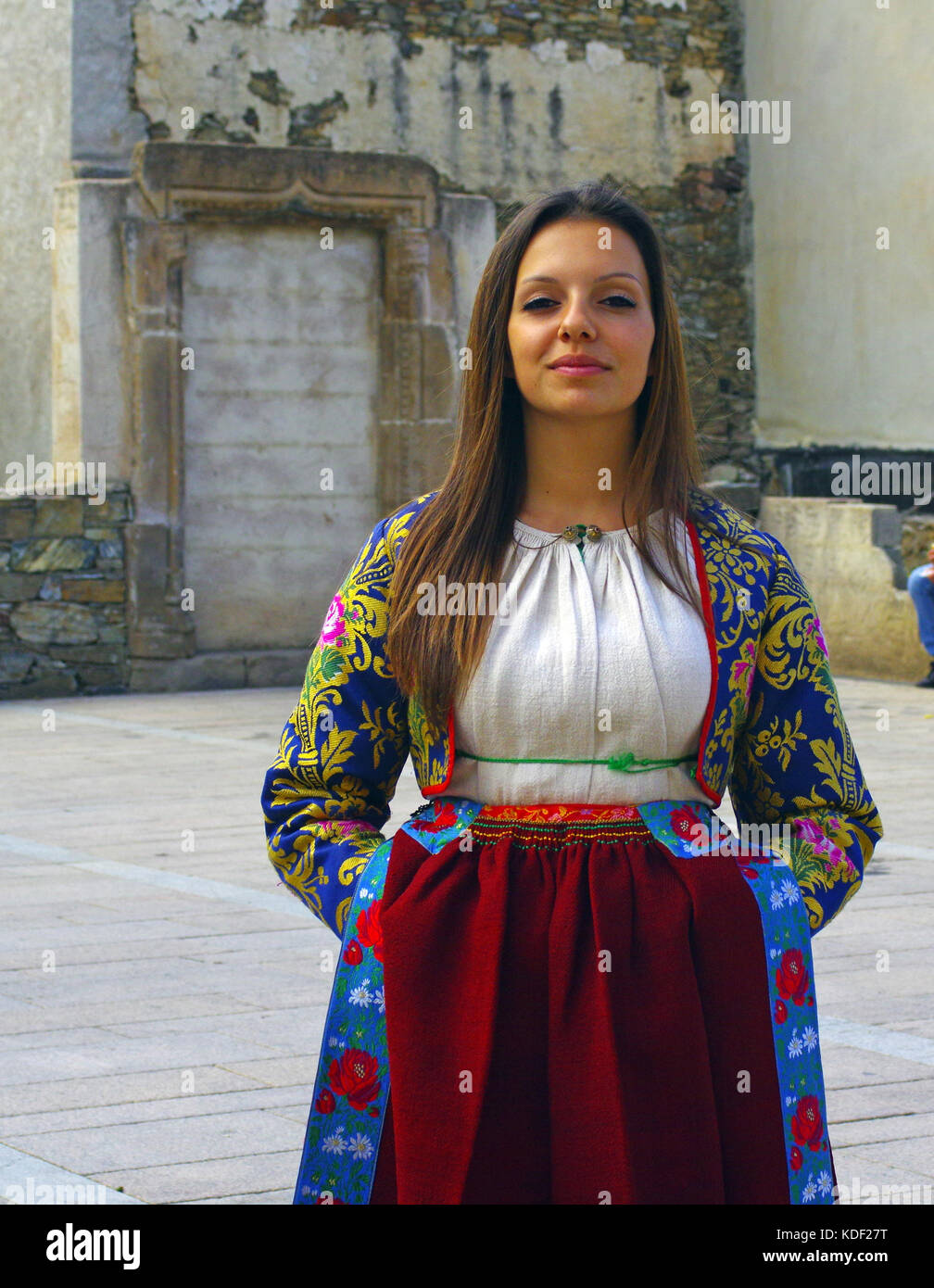 Meana Sardo, Nuoro, Sardegna.giovane donna con tipica sarda a usura Foto  stock - Alamy