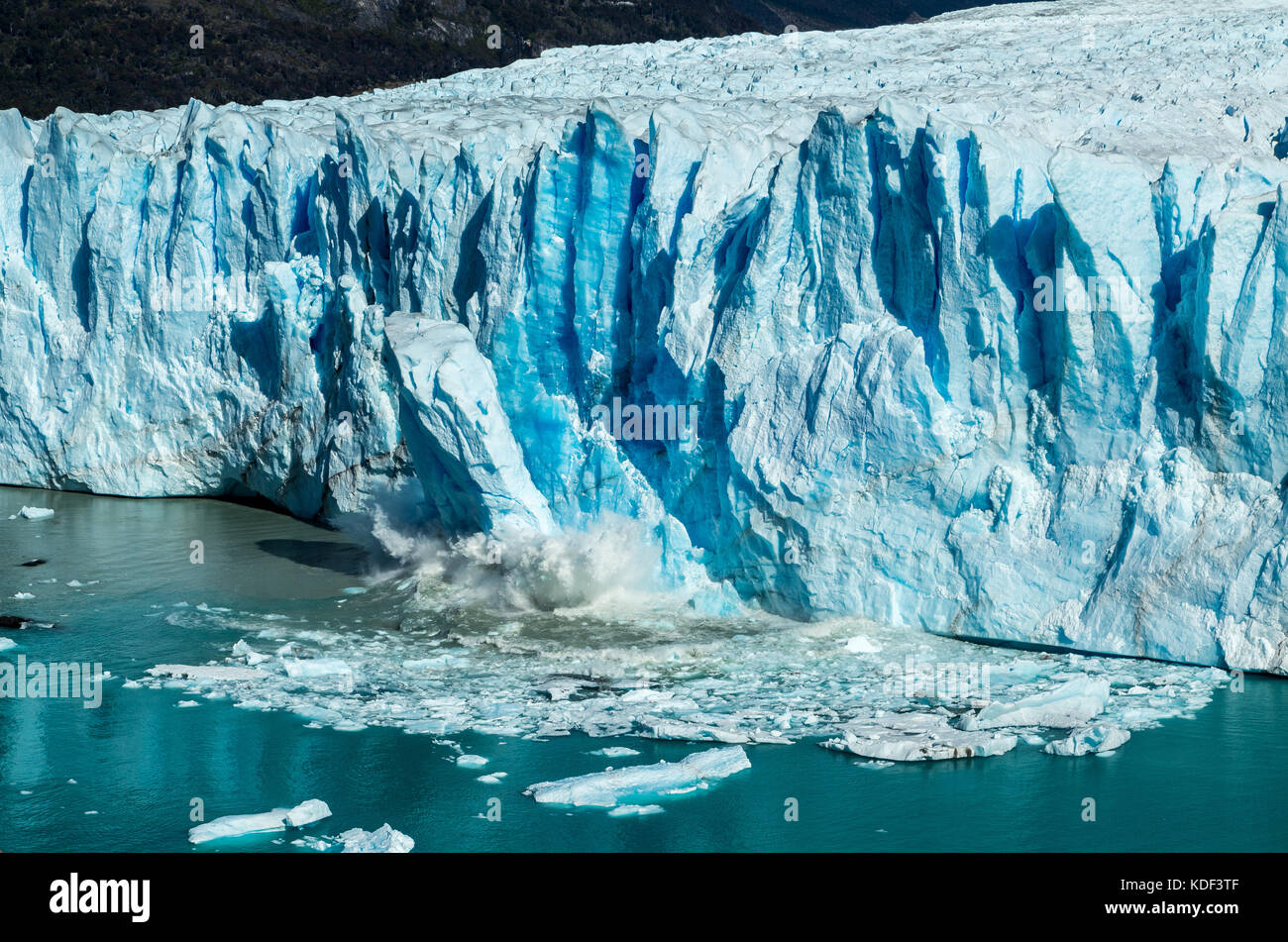 Il parto di ghiaccio al Ghiacciaio Perito Moreno Foto Stock