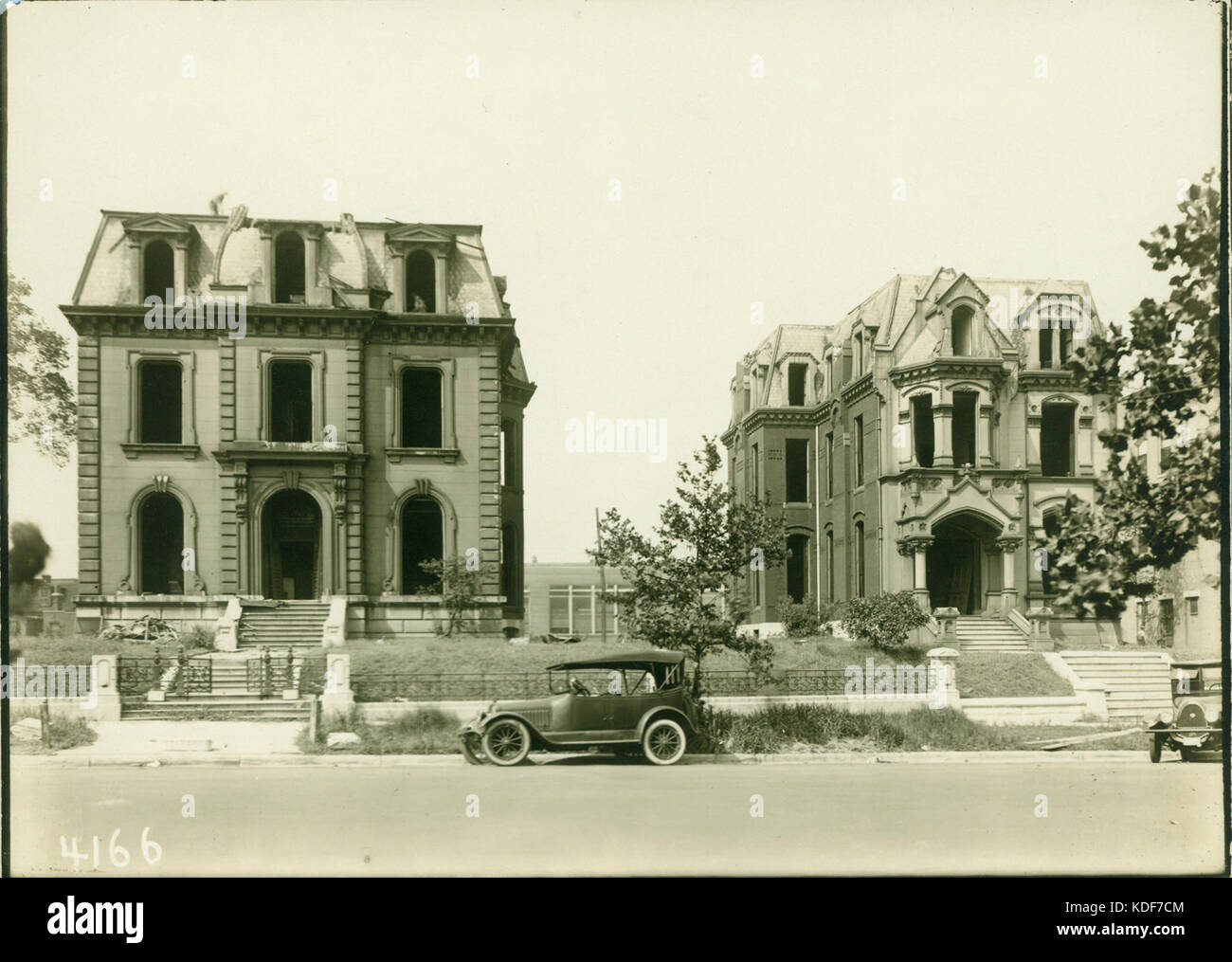 Residenze di E. O. Stanard e W. S. Papa sul 3600 Blocco di Lindell Boulevard 15 Luglio 1921 Foto Stock