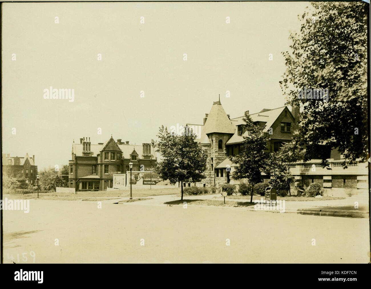 Lato nord di Lindell Boulevard dalla primavera Avenue, 15 Luglio 1921 Foto Stock