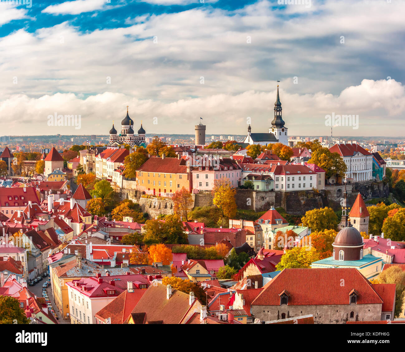 Panoramica aerea della città vecchia di Tallinn, Estonia Foto Stock