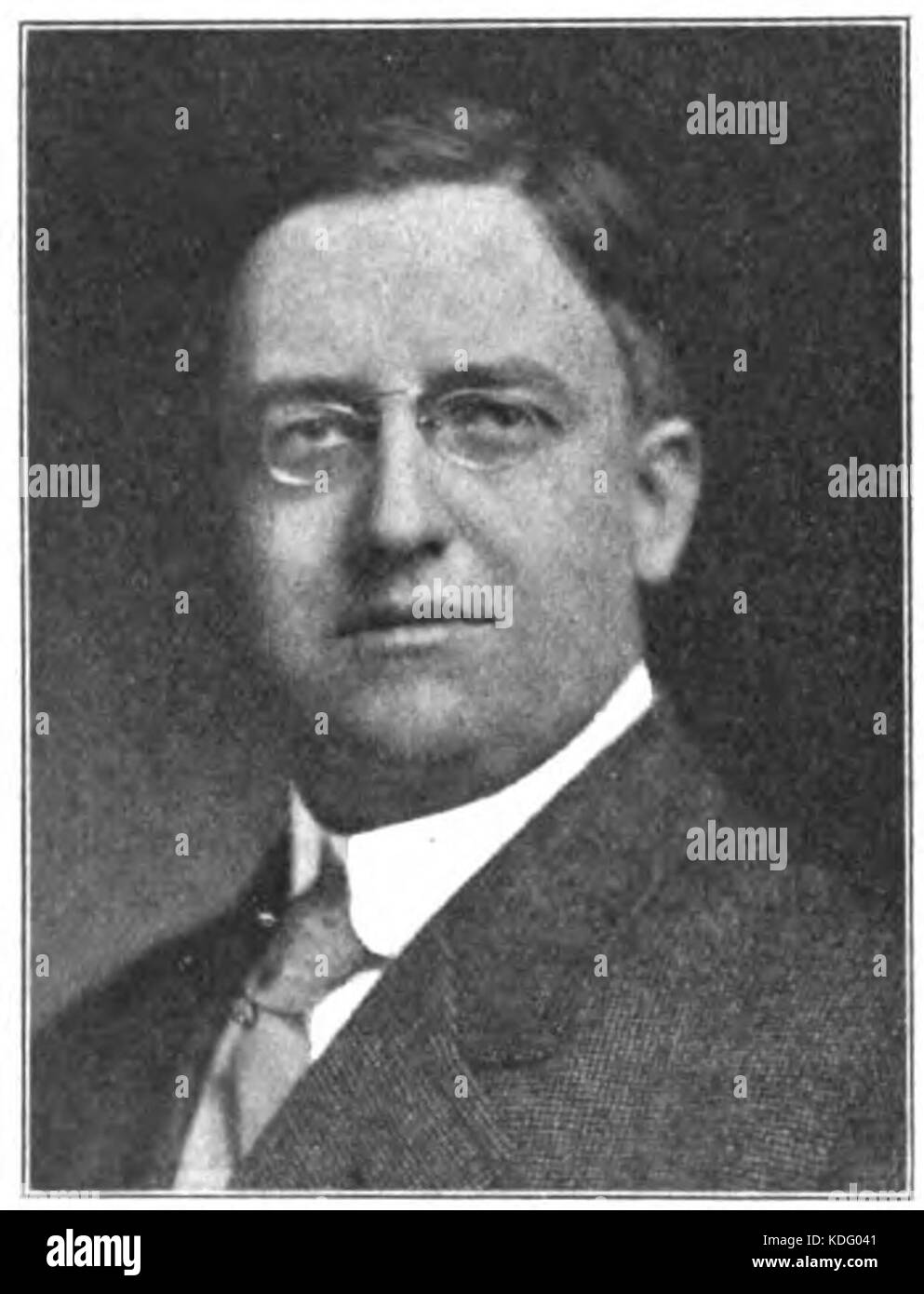 James H. Cassidy (1909) si riferisce a una persona, probabilmente una figura storica o un artista, documentata in questa immagine. Il riferimento cattura un momento nel tempo, sottolineando il suo contributo al suo campo o al suo significato storico durante questo periodo. Foto Stock
