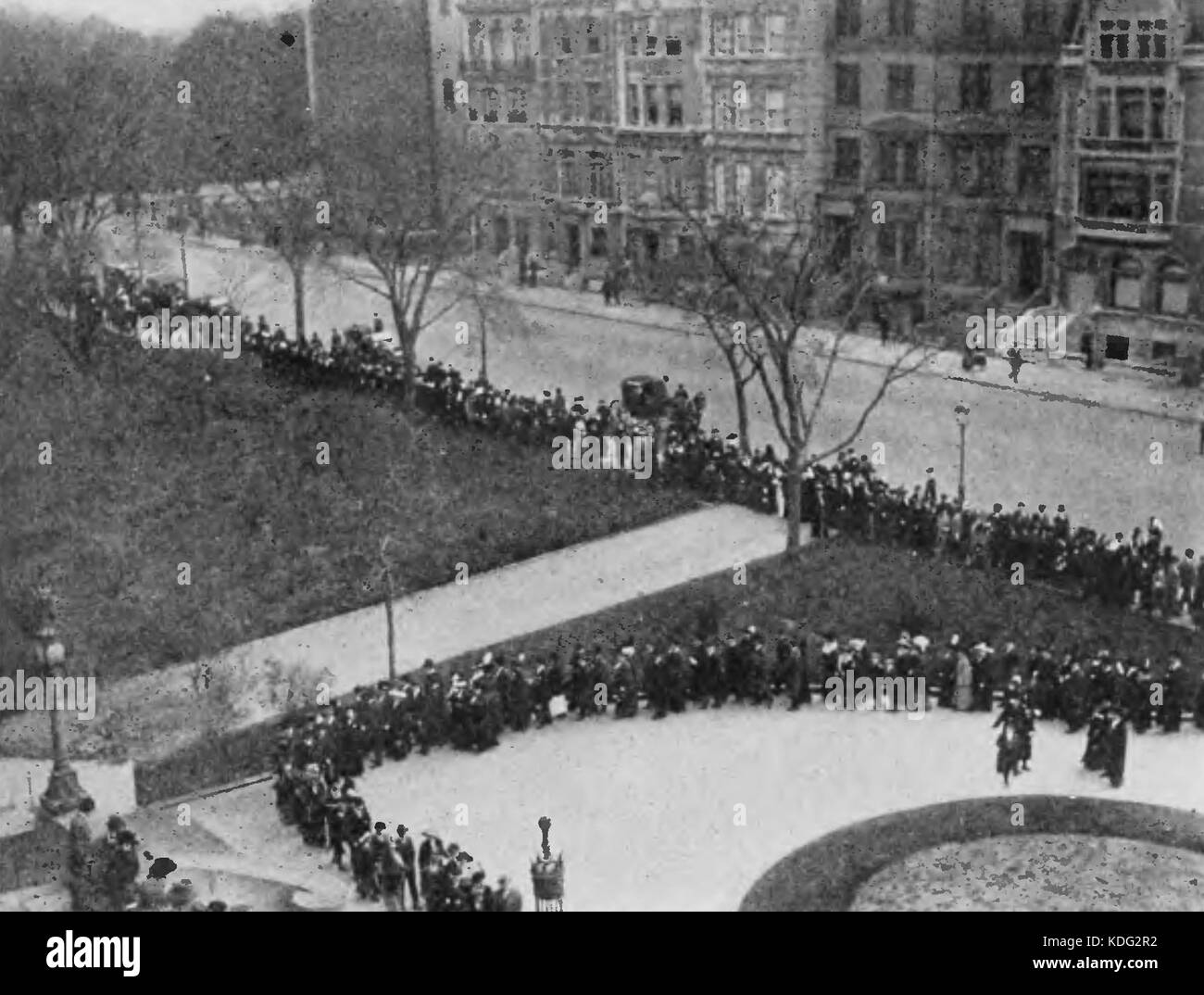 PSM V84 D519 1 visitatori di entrare al museo americano di storia naturale Foto Stock