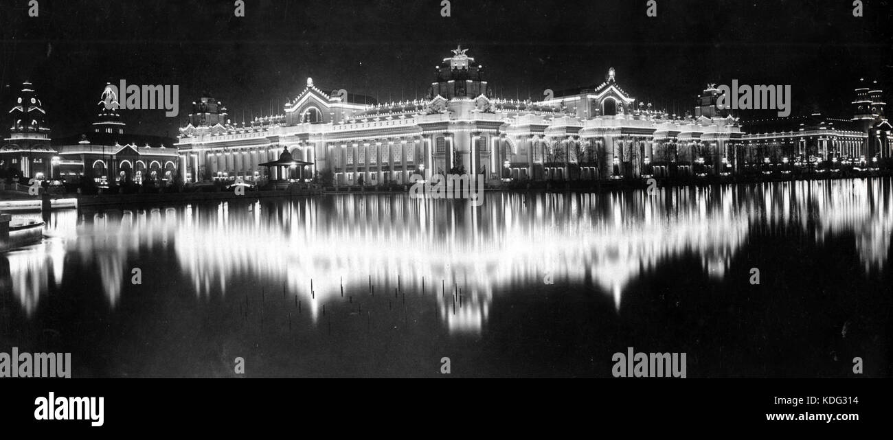 Vista notturna dei palazzi di elettricità e macchinari attraverso il Grand Basin alla 1904 della fiera del mondo Foto Stock