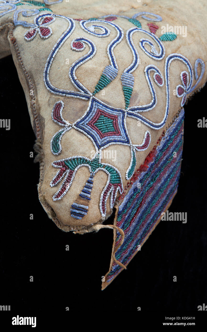 Native American bordato in pelle sella Pad Foto Stock