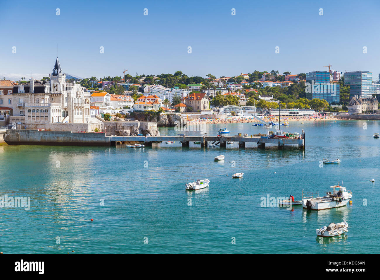La città balneare di cascais città nel giorno d'estate. comune di Cascais, Portogallo Foto Stock