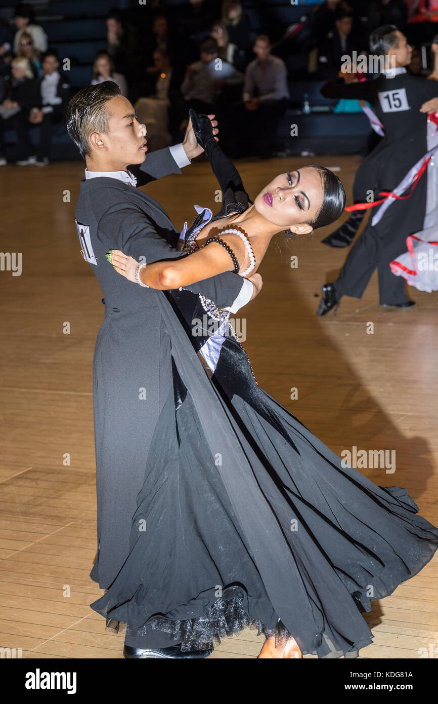 La sala da ballo ballerini presso la sala da ballo internazionale campionati a International Hall Brentwood., Foto Stock