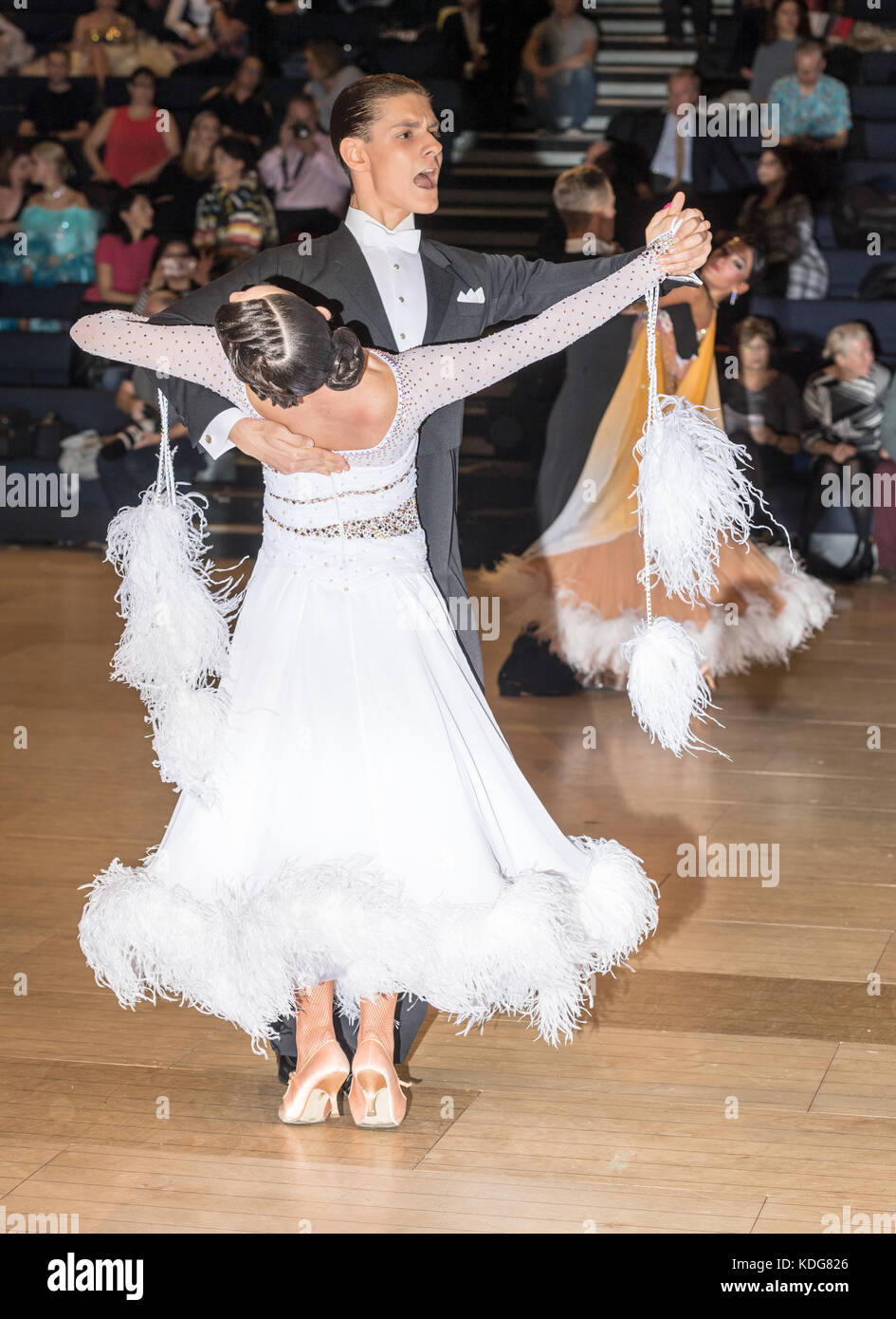 La sala da ballo ballerini presso la sala da ballo internazionale campionati a International Hall Brentwood., Foto Stock