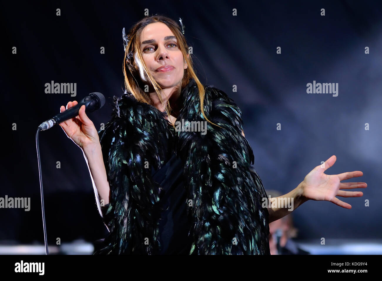 Barcellona - agosto 23: PJ Harvey (BAND) eseguire in concerto al Poble Espanyol su agosto 23, 2017 a Barcellona, Spagna. Foto Stock