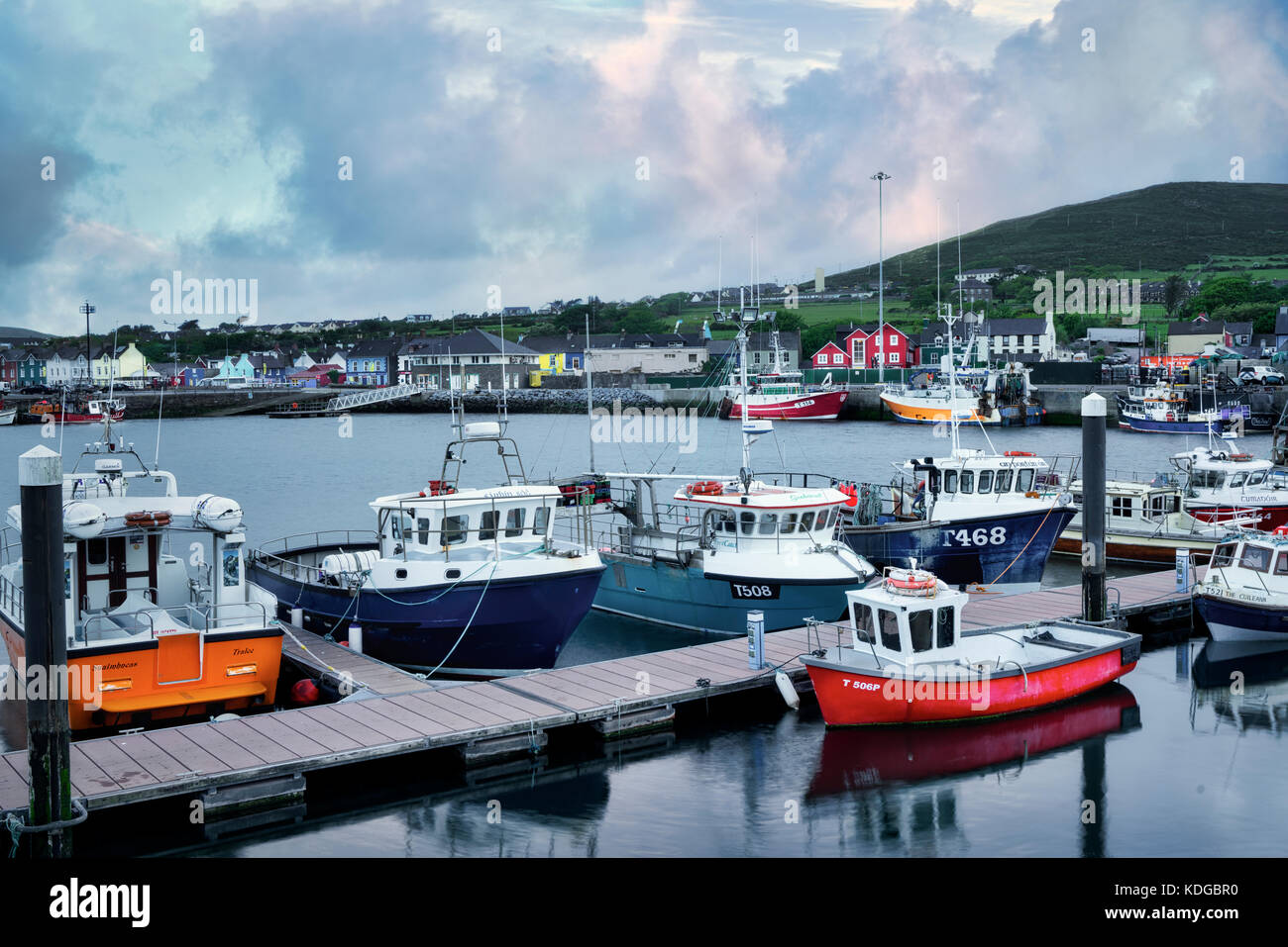 Barche da pesca in Dingle Harbour, nella contea di Kerry, Irlanda Foto Stock