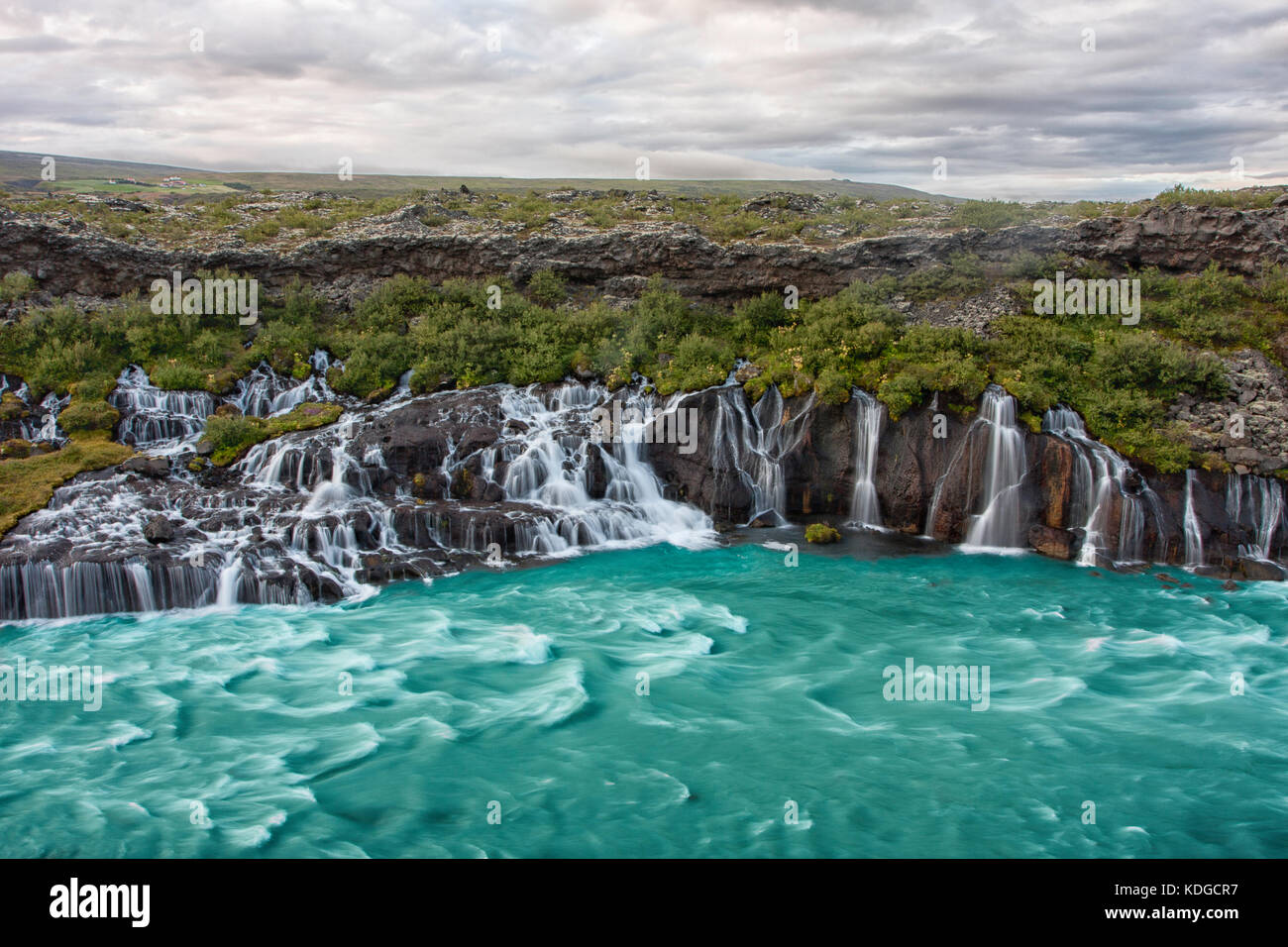 Una lunga esposizione di hraunfossar la cascata di lava nel fiume hvita in western Islanda Foto Stock