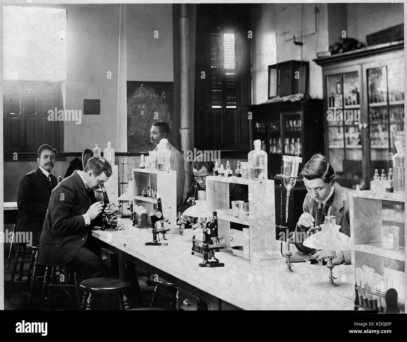 Howard Univ., Washington D.C., ca. 1900 classe nel laboratorio di batteriologia LCCN2001705795 Foto Stock