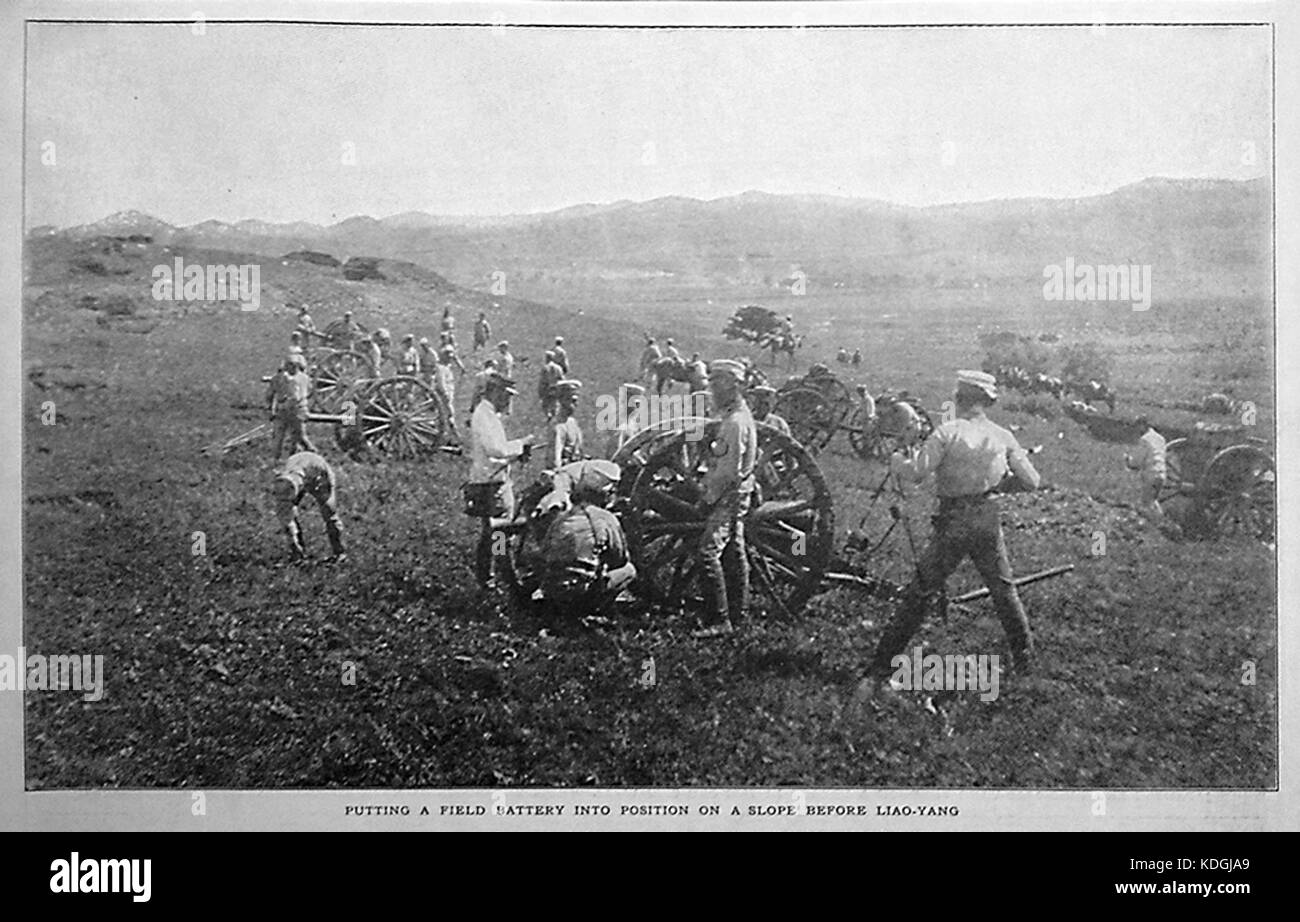 Mettere una batteria di campo di tipo 31 75 mm campo di pistola in posizione Foto Stock
