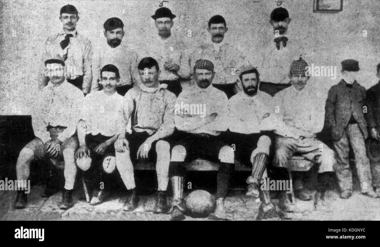 Un'immagine che cattura un momento storico della stagione calcistica 1892 con la squadra Lobos AC. Foto Stock