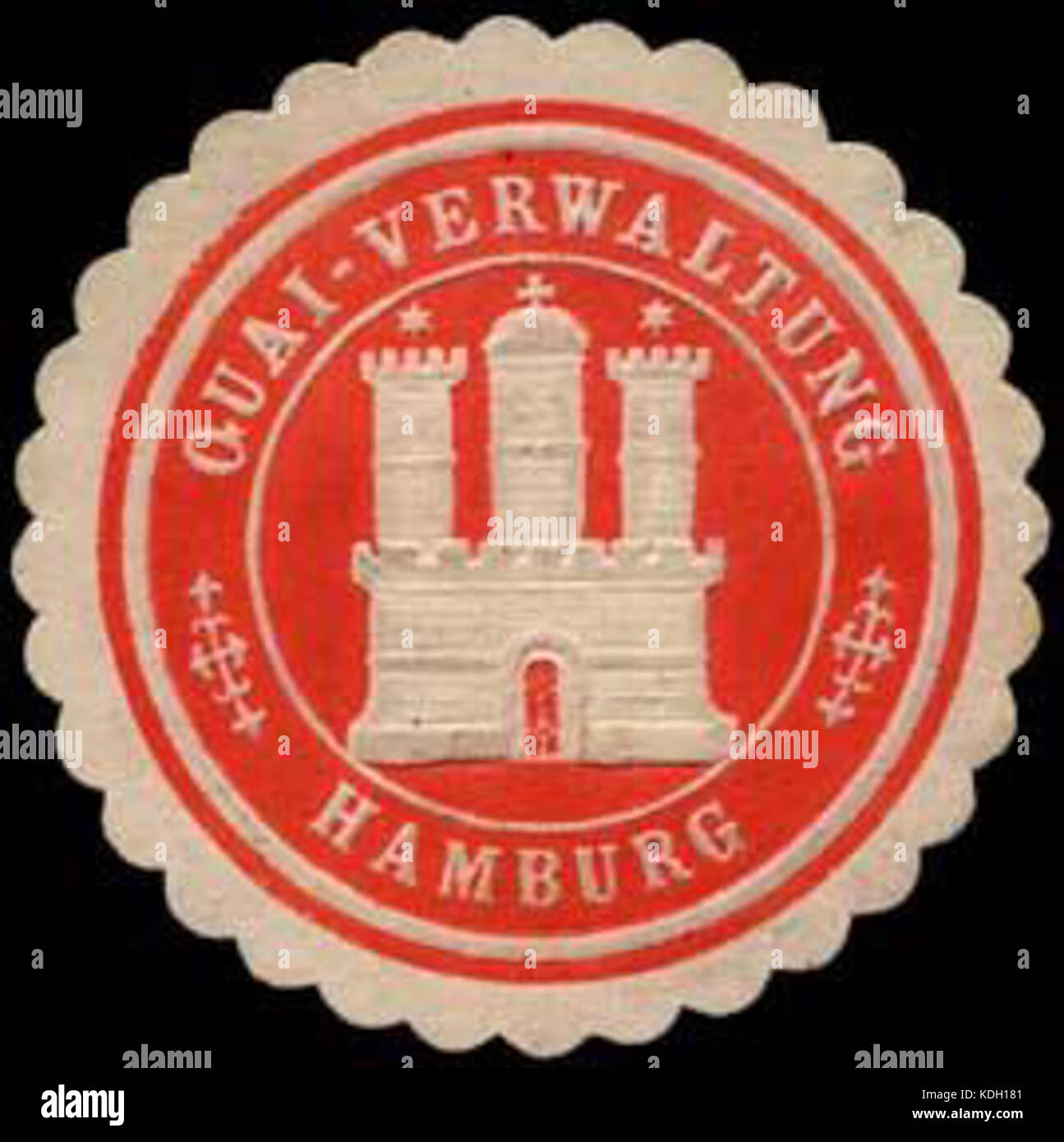 Il *Siegelmarke Quai Verwaltung* è un emblema usato ad Amburgo, che simboleggia l'amministrazione portuale. Il francobollo rappresenta il significato di Amburgo come importante porto europeo e il suo ruolo storico nel commercio globale durante il XIX e XX secolo. Foto Stock
