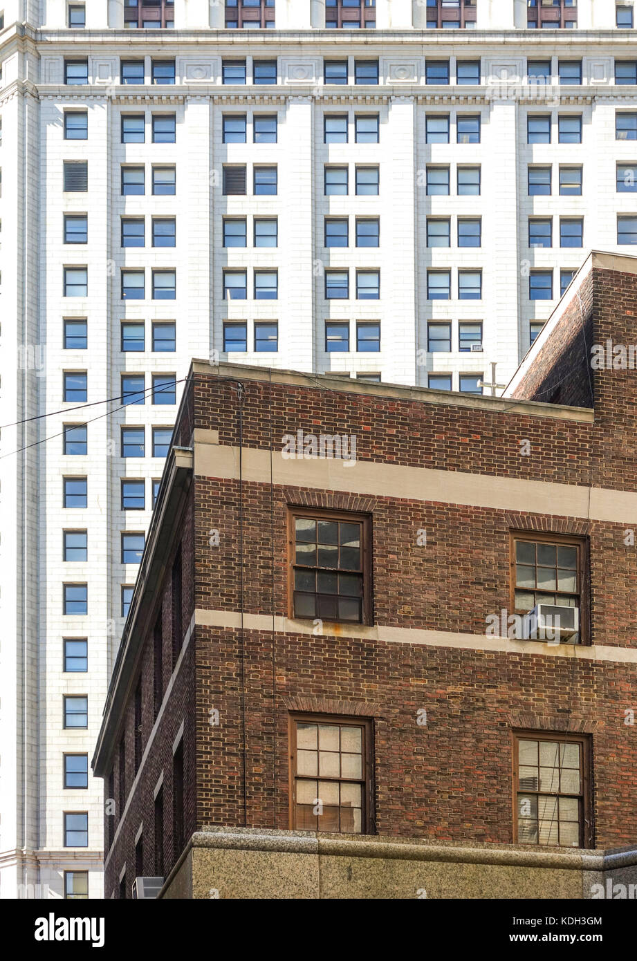 Manhattan Palazzo Comunale, in fondo alla strada centrale, arenaria nella parte anteriore, la città di New York, Stati Uniti, Nord America. Foto Stock