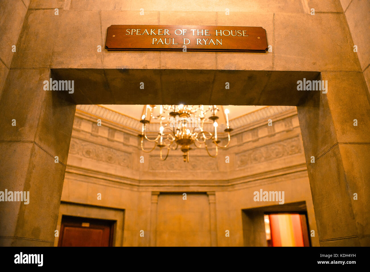 All'interno dell'US Capitol Building, l'ingresso verso l'ufficio privato dell'altoparlante della casa, il senatore Paul D. Ryan, Washington, DC, Stati Uniti d'America Foto Stock