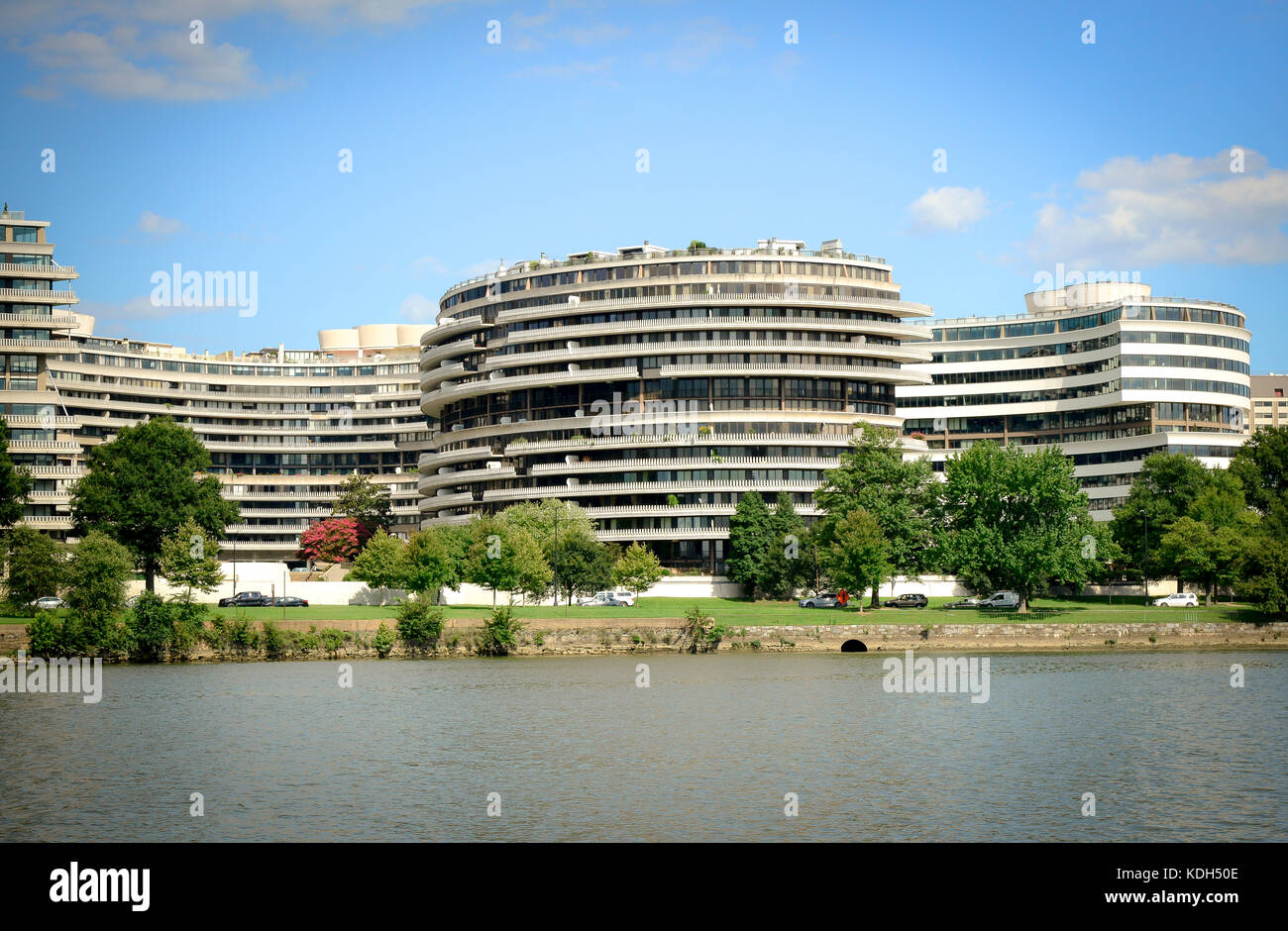 Vista dal fiume Potomac del famigerato Watergate complesso in Washington, DC, Stati Uniti d'America Foto Stock