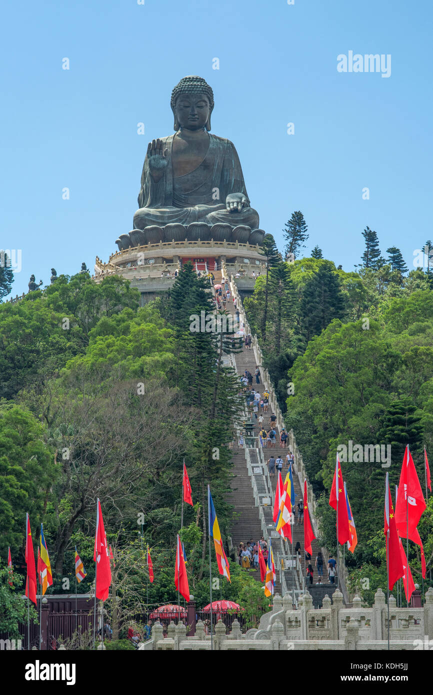 Gigante buddha di bronzo, di Ngong Ping, Lantau Island, Hong Kong, Cina Foto Stock