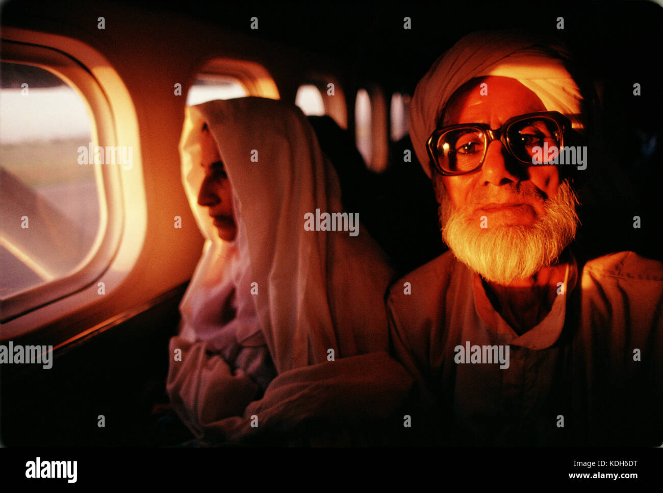 I passeggeri di un volo interno in Pakistan di Mianwali. Foto Stock