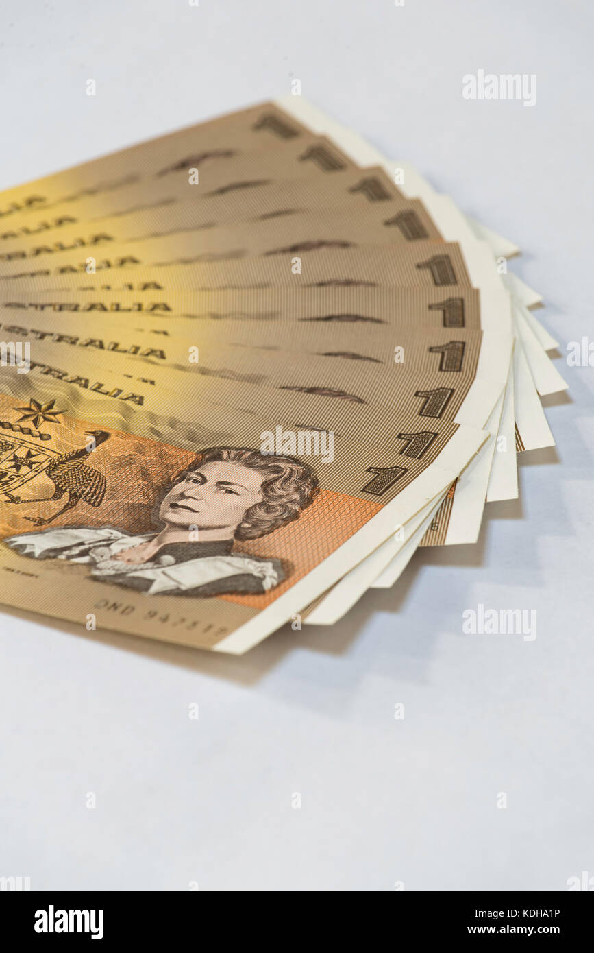 Non è più in corso legale, questo è il vecchio un dollaro nota, introdotto nel 1966 e sostituito nel 1984 da un dollaro moneta in Australia Foto Stock