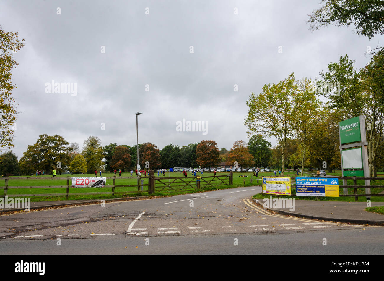 L'entrata in Prospect Park off Liebenrood Road in Reading, Berkshire, Regno Unito. Foto Stock