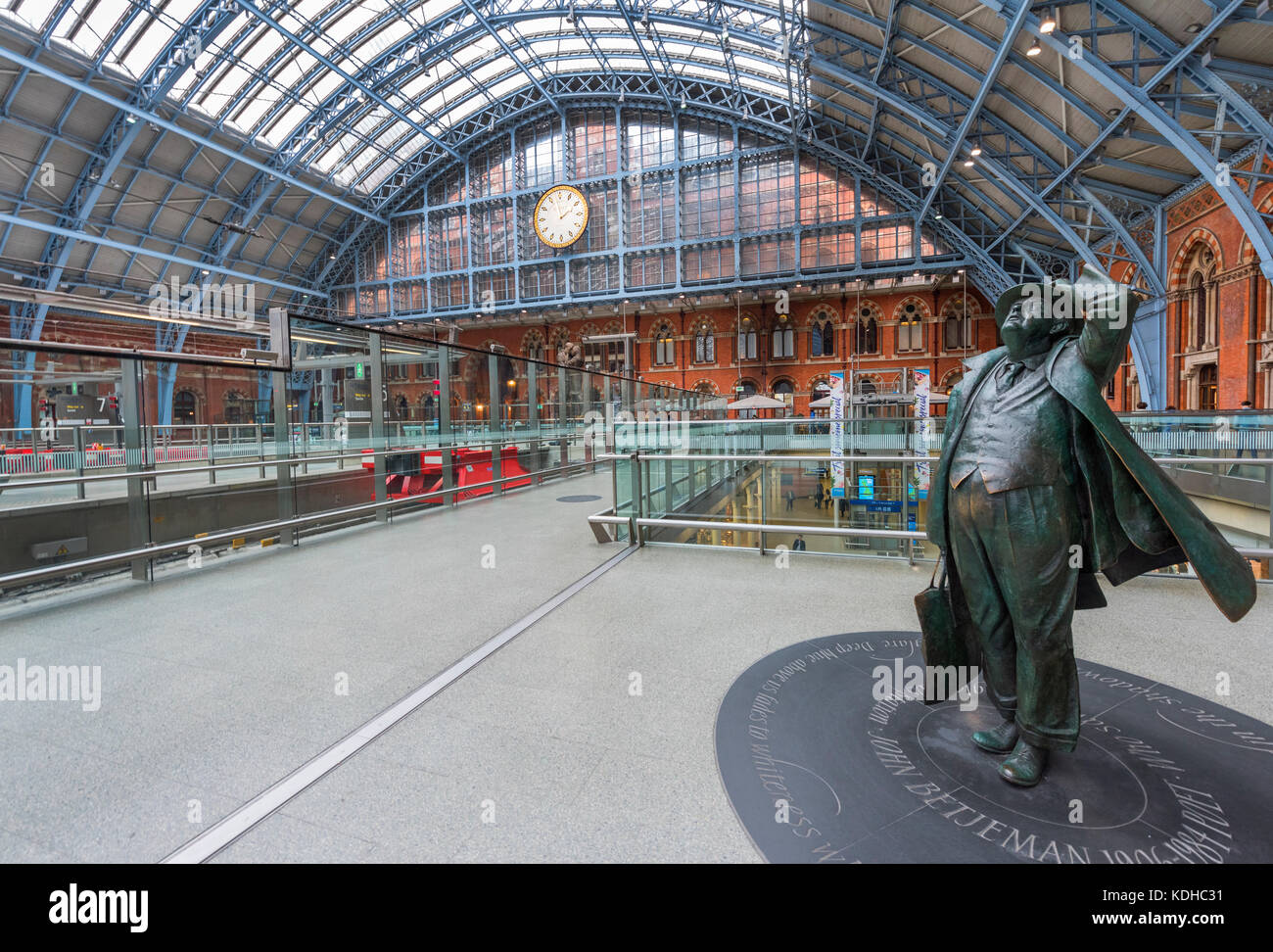 A ST PANCRAS stazione ferroviaria. Londra Foto Stock