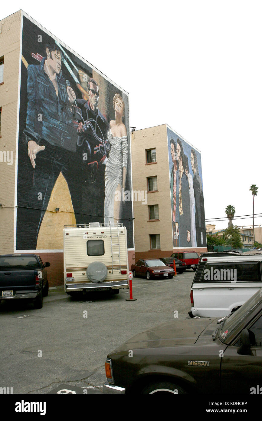 Los Angeles, 05/12/2009 - Los Angeles Murals - "Actors and Singers (Marilyn Monroe, Arnold Schwartzenegger, Elvis Presley and the Beatles)" di Hector Foto Stock