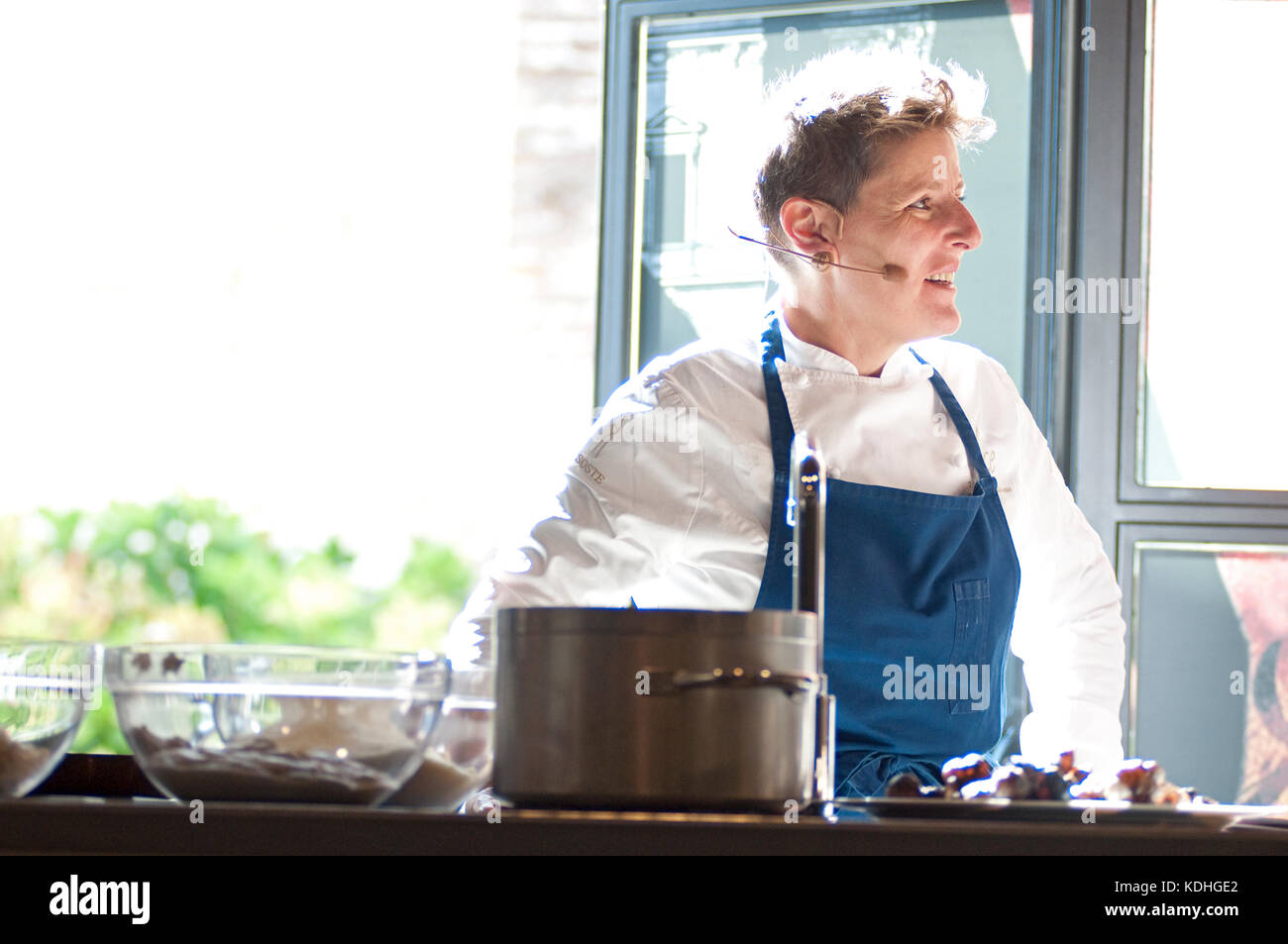 08 Ottobre 2017 - Italia, Lombardia, Crema, Viviana Varese Capo Chef del Ristorante Alice di Milano, cucina in mostra. Foto Stock