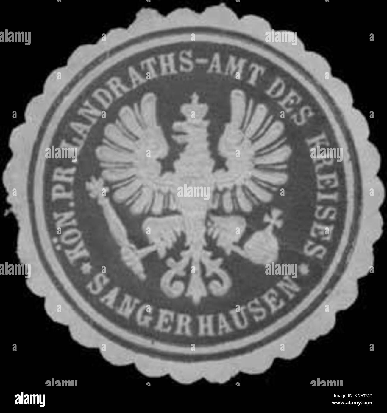 Il Siegelmarke, o marchio di sigillo, dal K.Pr. Landraths AMT des Kreises Sangerhausen è un emblema ufficiale utilizzato per l'autenticazione dei documenti. Questo sigillo è stato storicamente utilizzato dalle autorità locali di Sangerhausen, una città in Germania, per scopi legali e amministrativi. Foto Stock