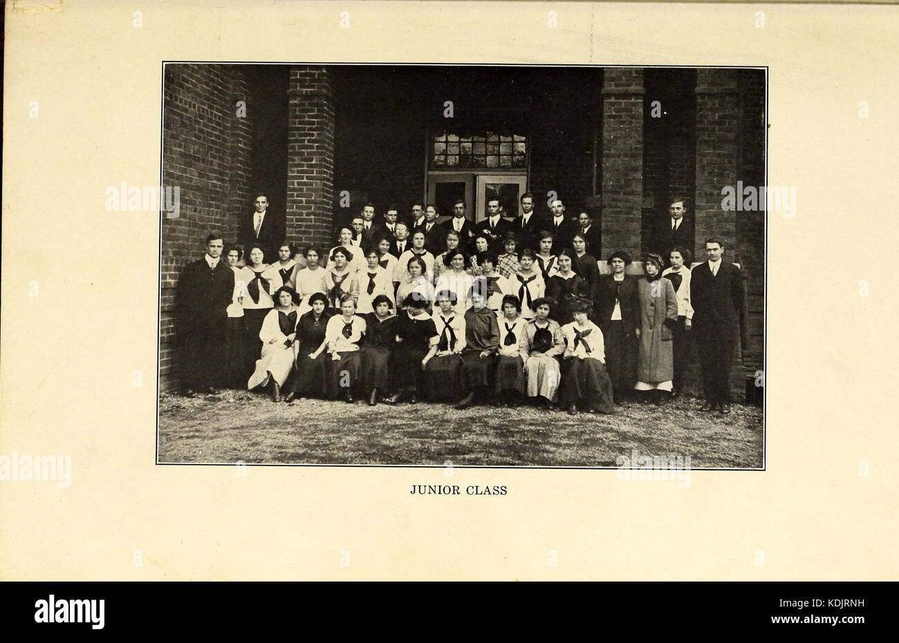 "Snips and Cuts" è un film del 1913 che offre un'esplorazione comica della vita di tutti i giorni. Presenta situazioni umoristiche e cattura le tecniche di produzione cinematografica dei primi anni del XX secolo, evidenziando l'approccio dell'epoca alla narrazione visiva. Foto Stock